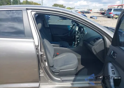 2015 Kia Optima Lx z USA, uszkodzony, nr VIN 5XXGM4A78FG375339